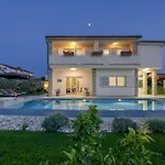 A Touch Of Luxury And Comfort - Villa Irena