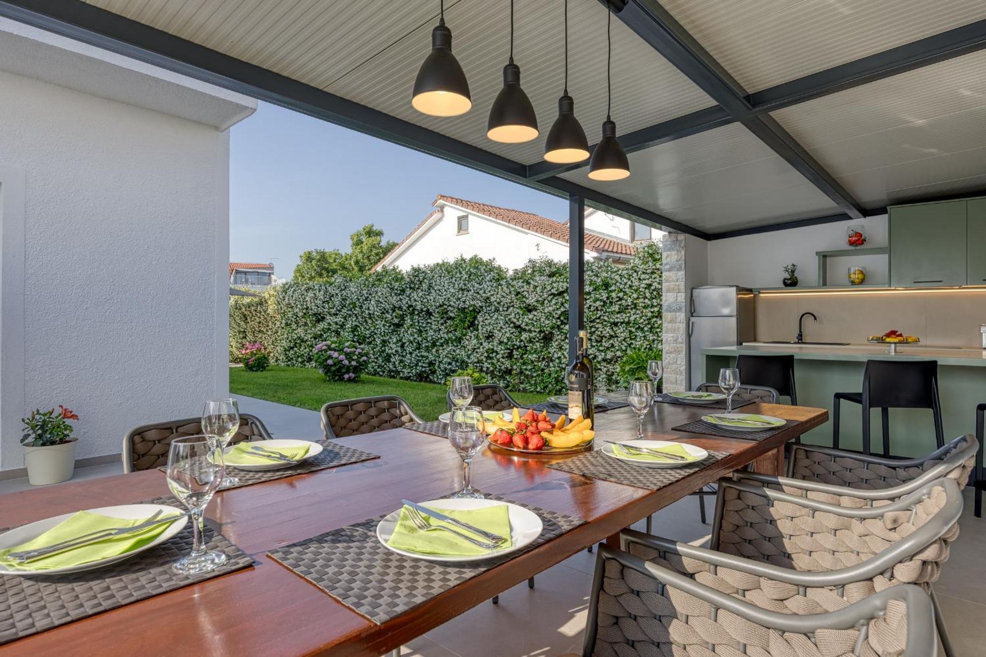 A Touch Of Luxury And Comfort - Irena Vila