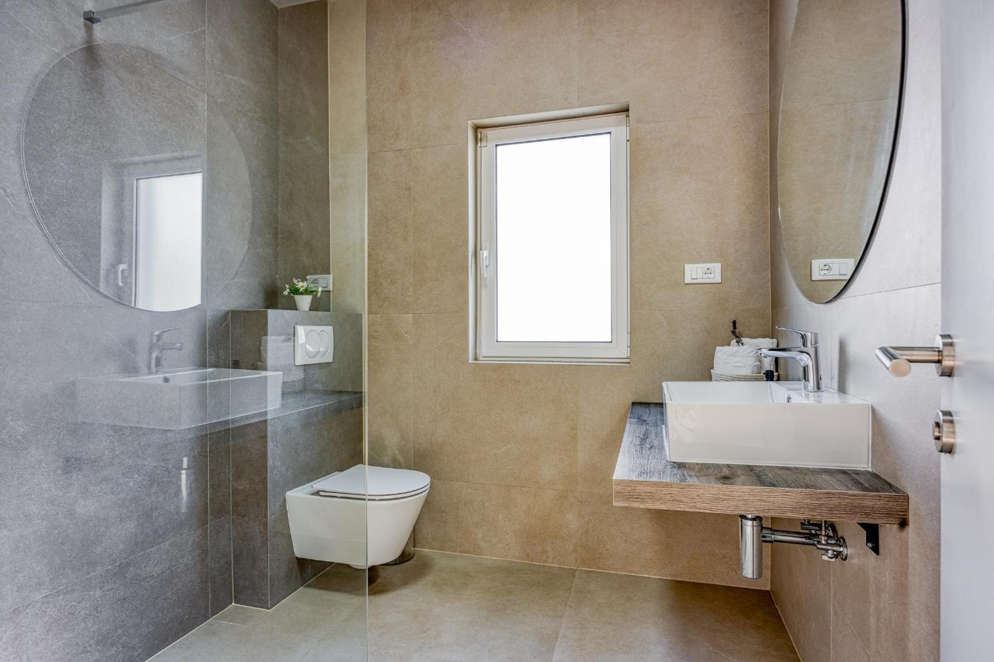 A Touch Of Luxury And Comfort - Irena Vila