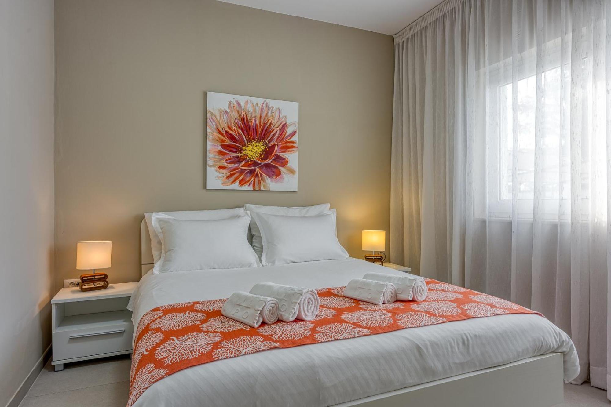 A Touch Of Luxury And Comfort - Irena Porec