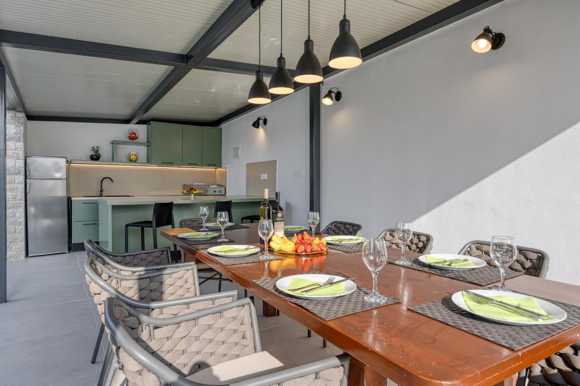 A Touch Of Luxury And Comfort - Irena Vila *