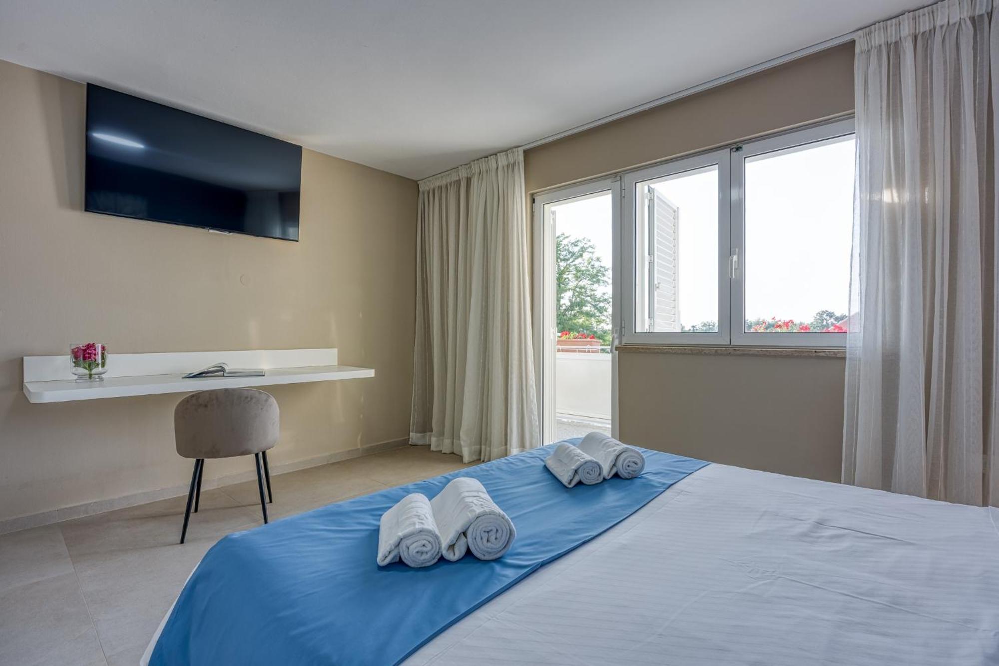 A Touch Of Luxury And Comfort - Irena *