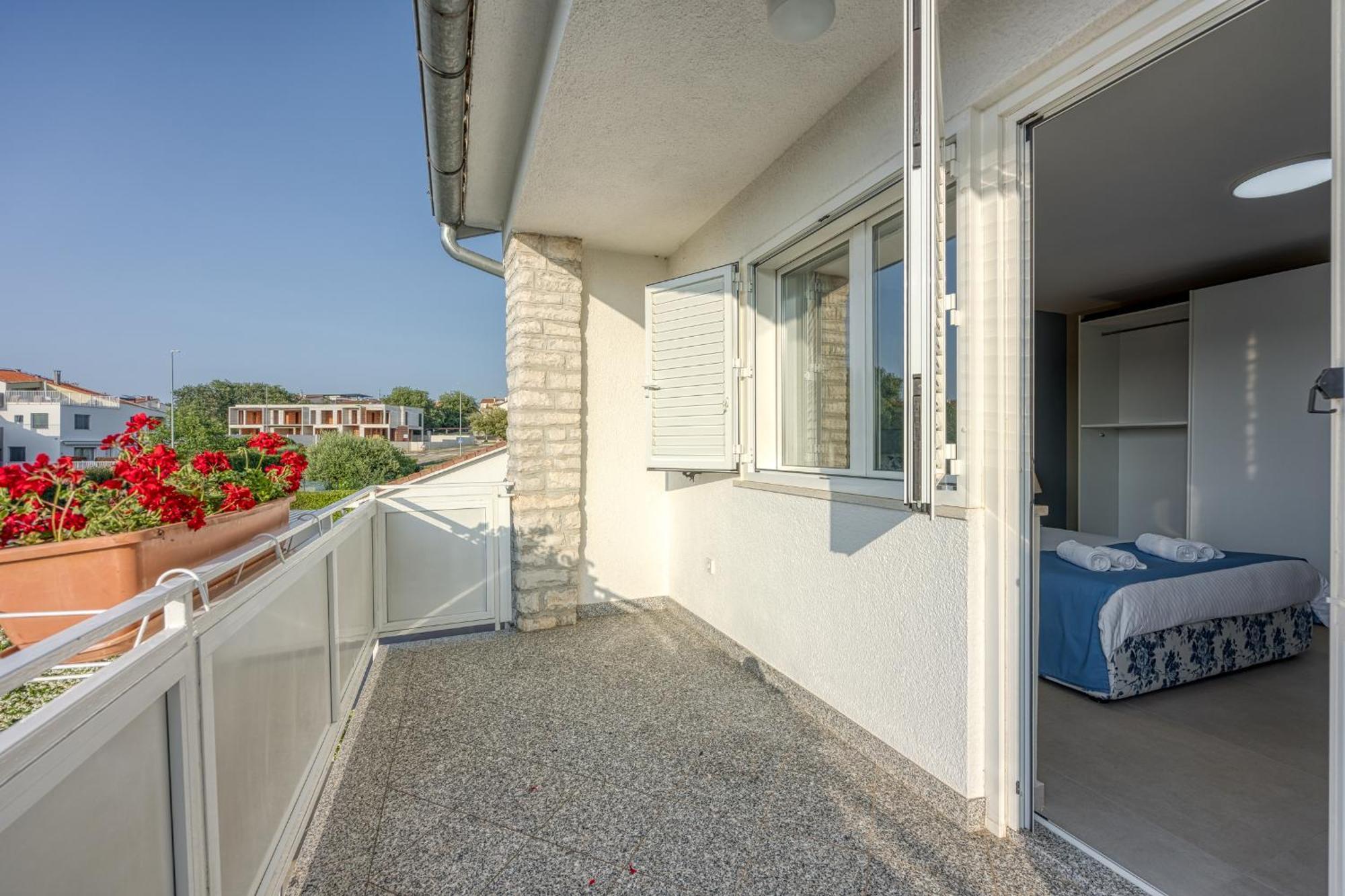 A Touch Of Luxury And Comfort - Irena *