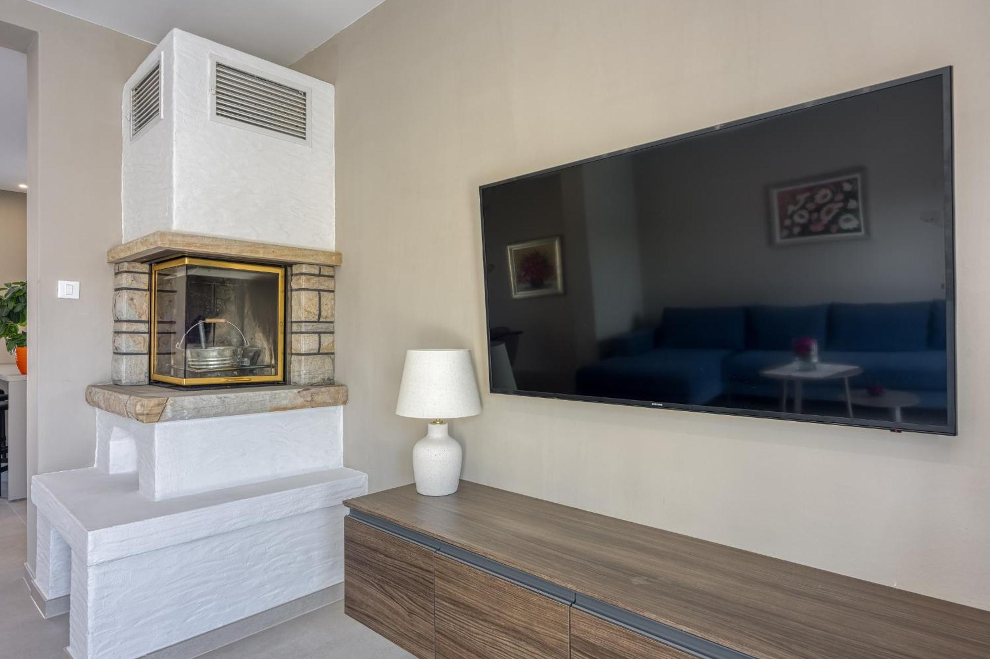 A Touch Of Luxury And Comfort - Irena Vila *
