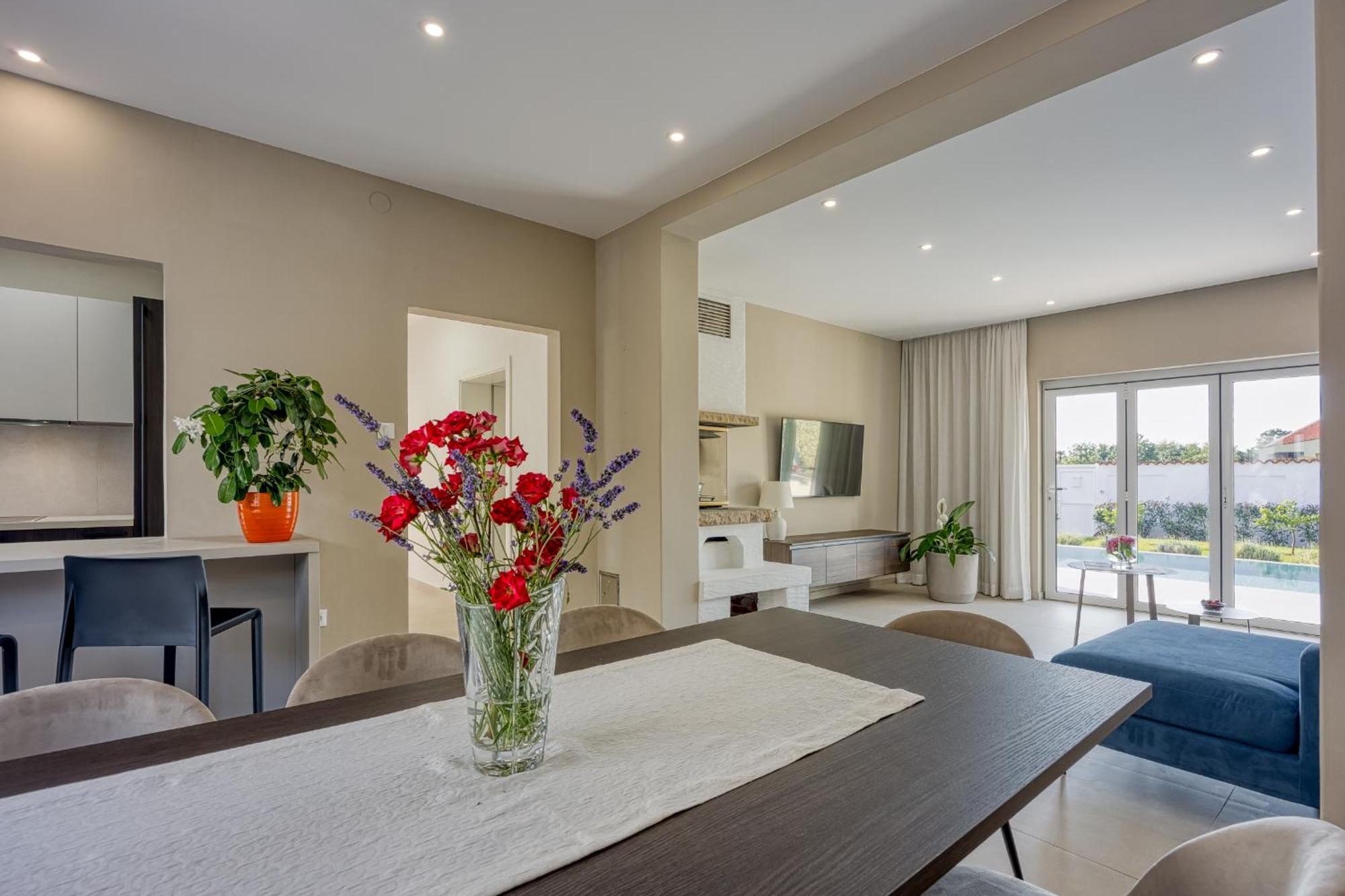 A Touch Of Luxury And Comfort - Irena